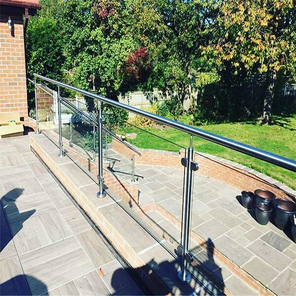Balcony glass rails